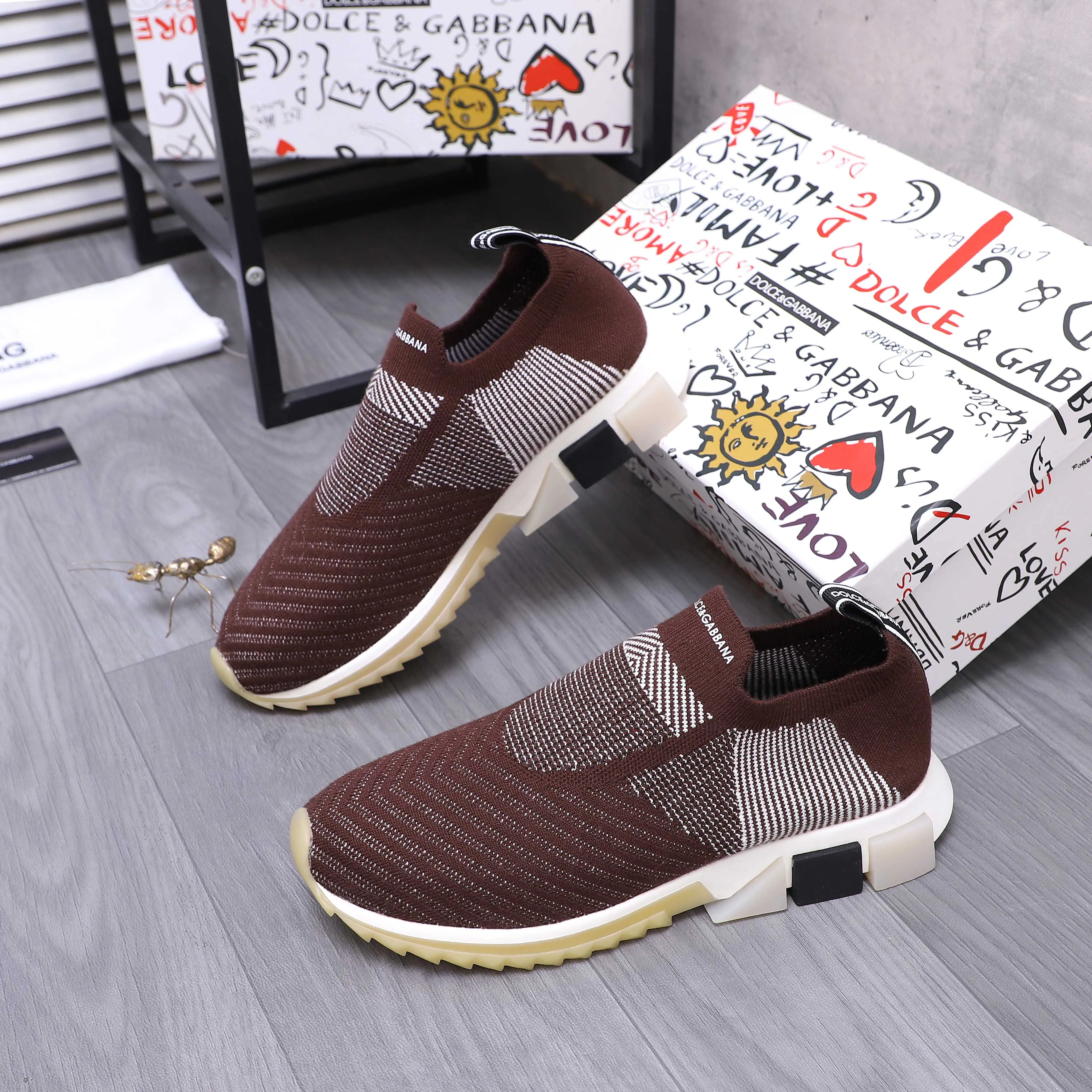 Men's shoes 💰p360 Product trademark: DG (Dolce & Gabbana) casual shoes for couples. Regular size: 36-46 (45.46 is custom-made and non-refundable) Product materials: Selected fly-knit breathable upper, cowhide insole, rubber outsole